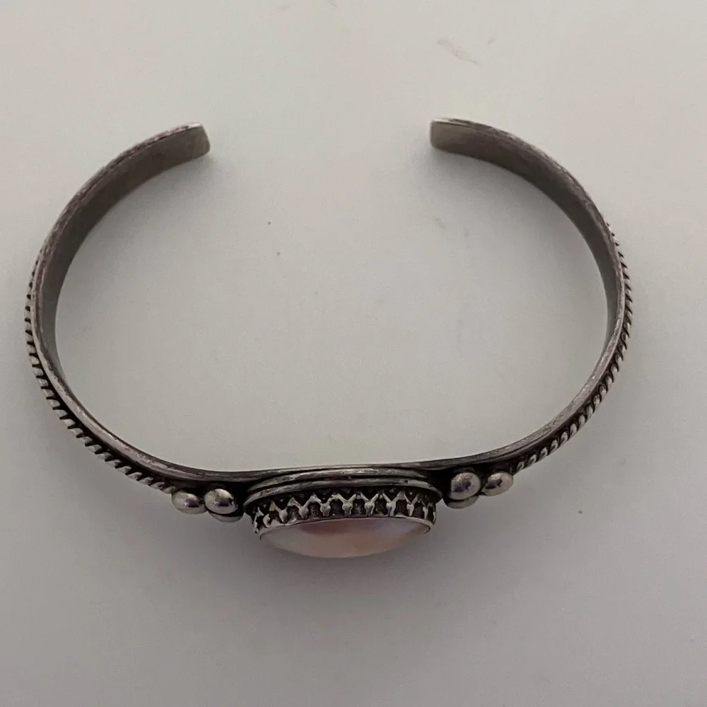 Sterling Silver Mother of Pearl Cuff Native American Vintage Bracelet - Picture 5 of 6
